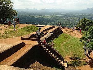 ravana-palace-sigiriya-rock